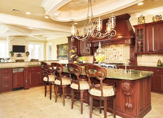 phong-cach-co-dien-mang-lai-su-am-cung-cho-phong-an