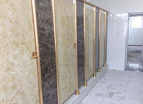 Thi-cong-tam-op-chong-tham-PVC