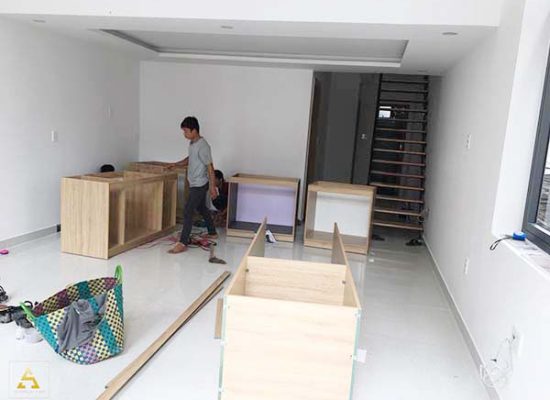 Xuong-thi-cong-noi-that-TPHCM