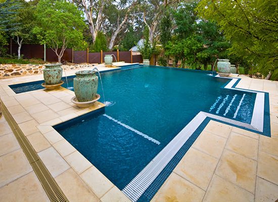 Thi-cong-ho-boi-TPHCM