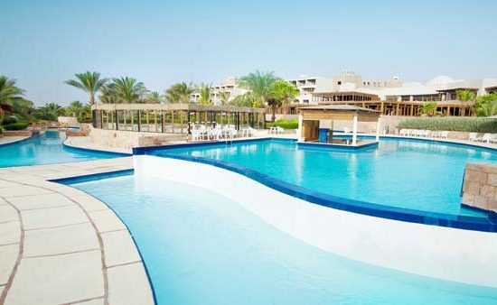 Thi-cong-ho-boi-tai-vung-tau