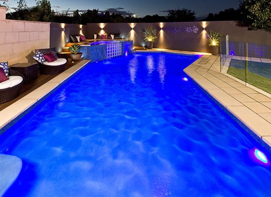 Thiet-ke-thi-cong-ho-boi-4-mua