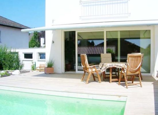 Trang-tri-ghe-ngoi-ven-ho-boi