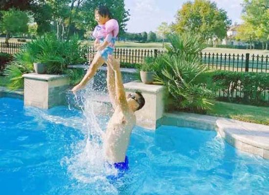 Cong-ty-thi-cong-ho-boi