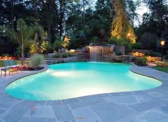 Lap-dat-den-be-boi-ngoai-troi