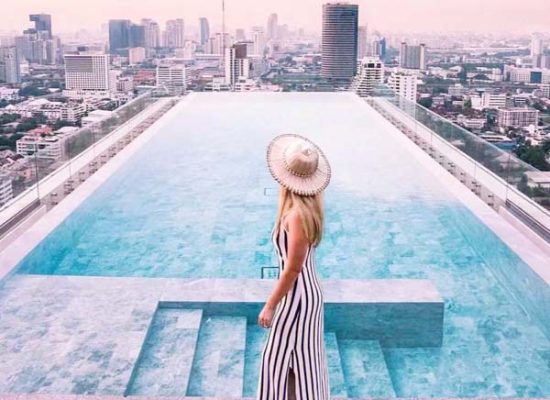 Thi-cong-ho-boi-tren-san-thuong